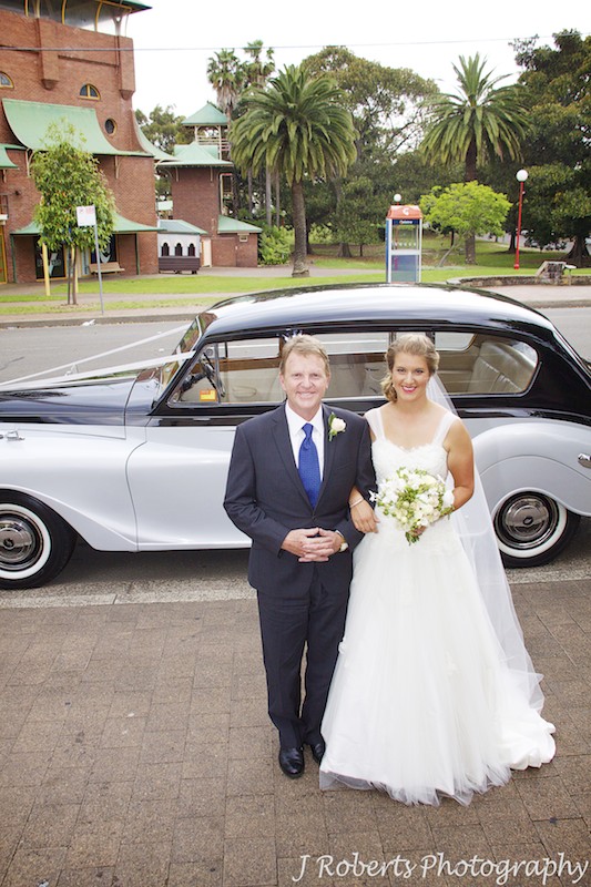 Bride arriving with father in bridal car - wedding photography sydney